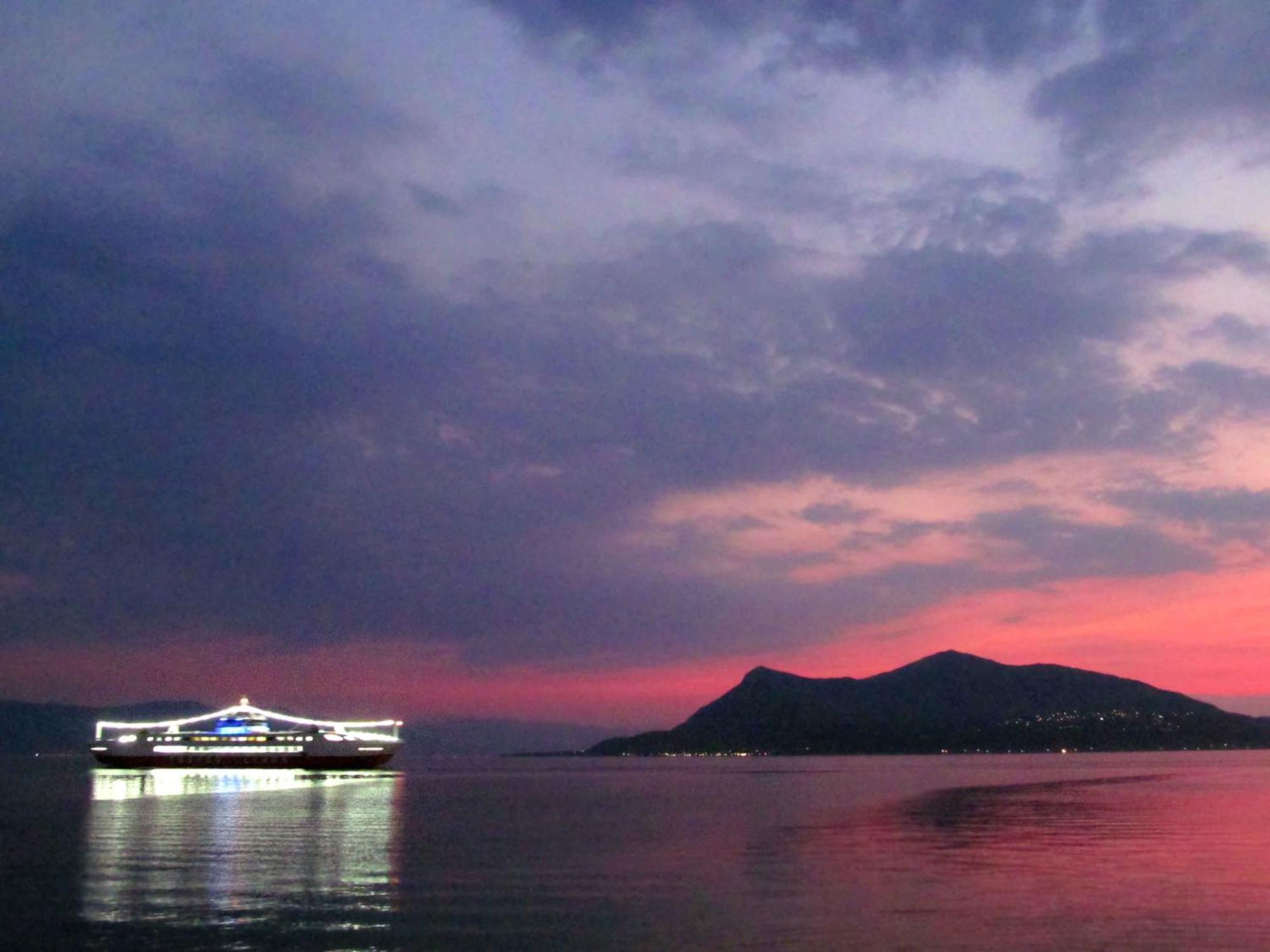 Thalassa Hotel Loutra Edipsou  Exterior photo